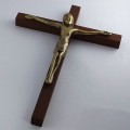 Cruz Estilizada (Com fundo de madeira 28 cm)